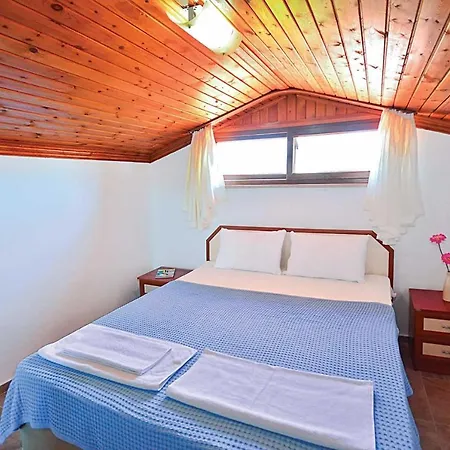 Sleeps 7 Air Con Wifi וילה